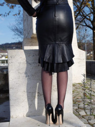 Leather skirt DS-548 black